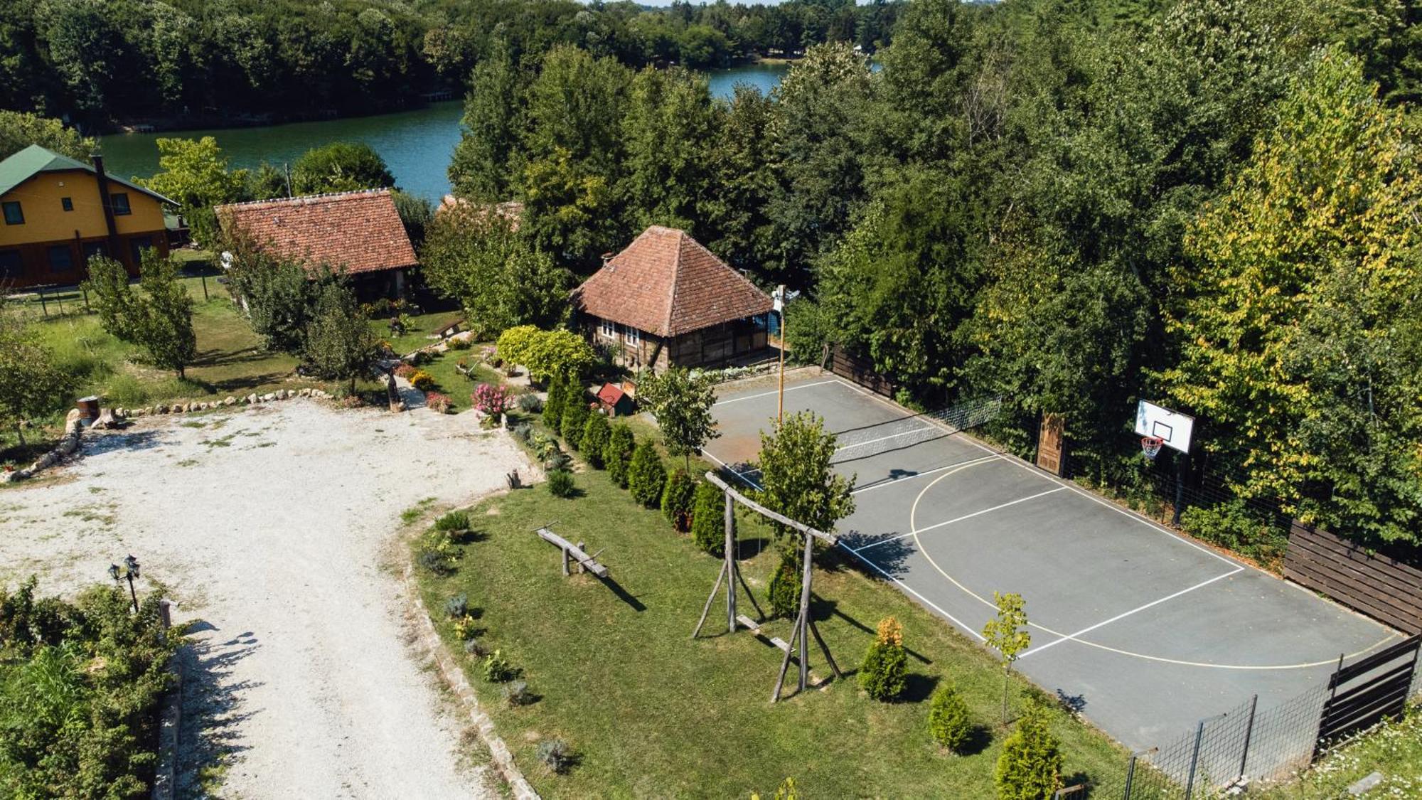 Вилла Magaze De Luxe Gradacac Экстерьер фото
