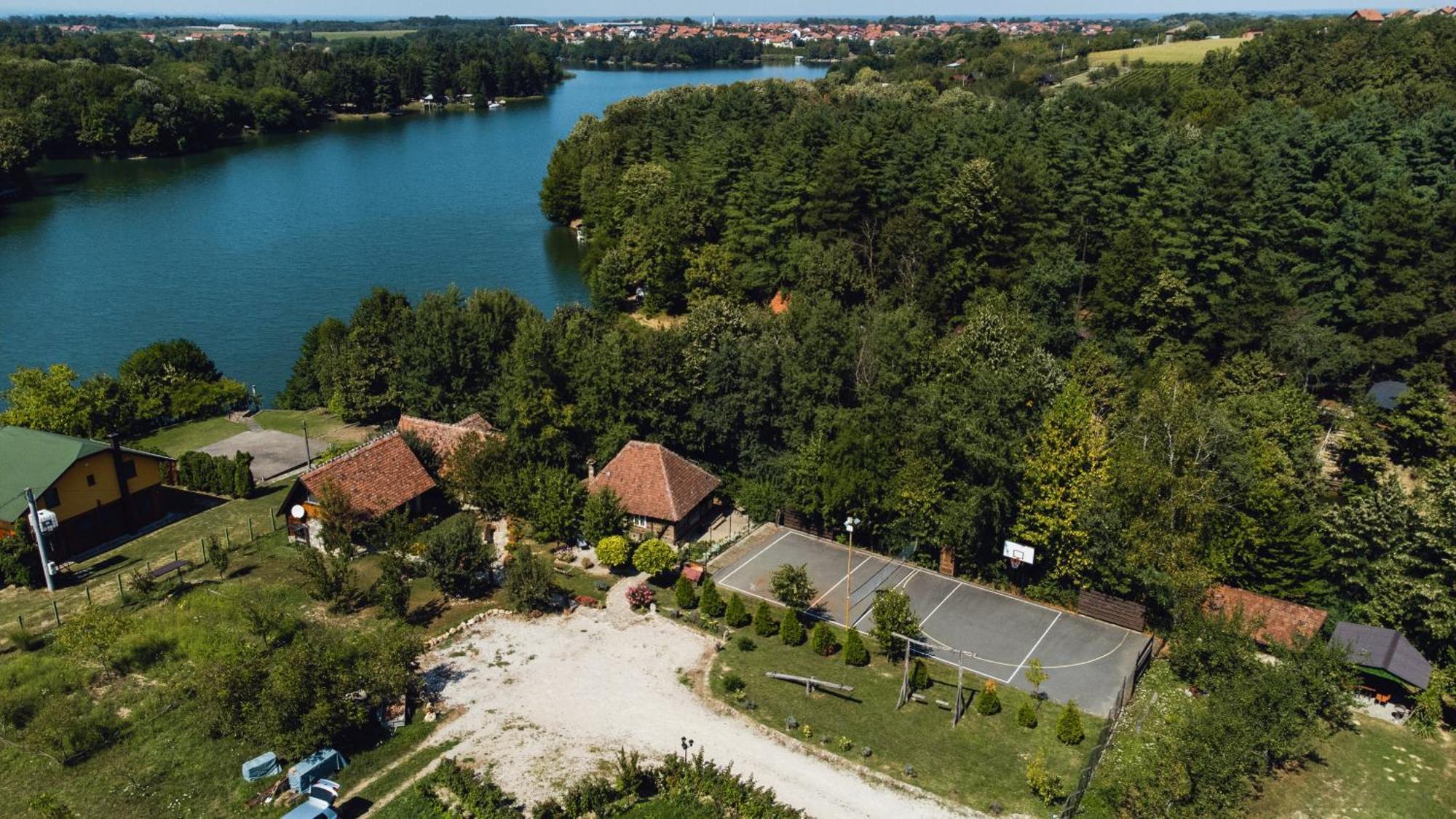 Вилла Magaze De Luxe Gradacac Экстерьер фото
