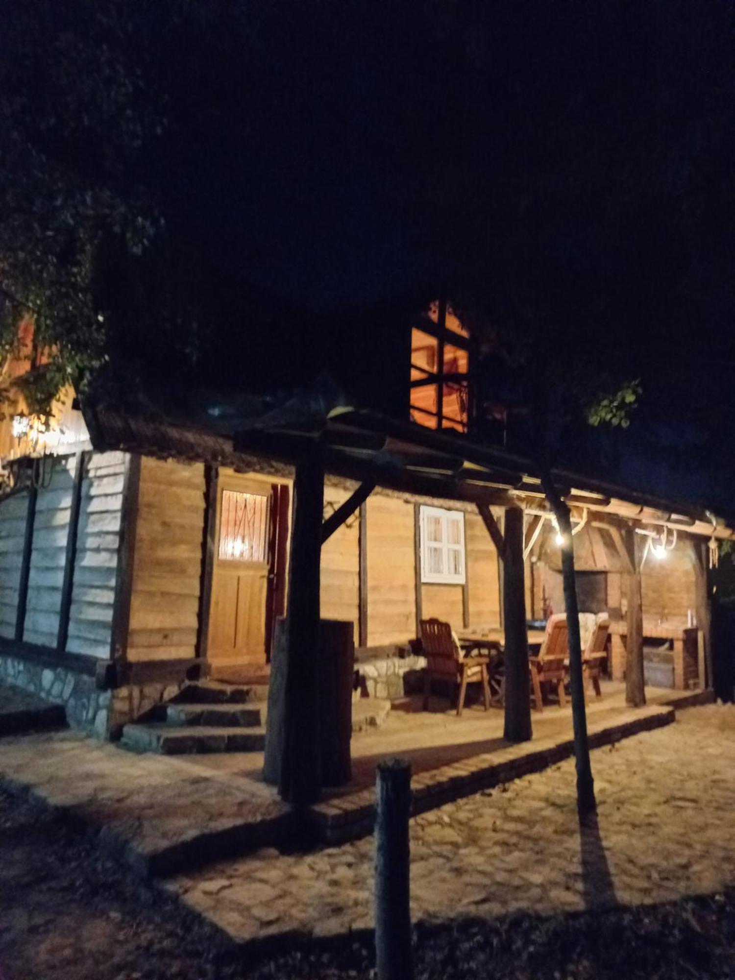 Вилла Magaze De Luxe Gradacac Экстерьер фото